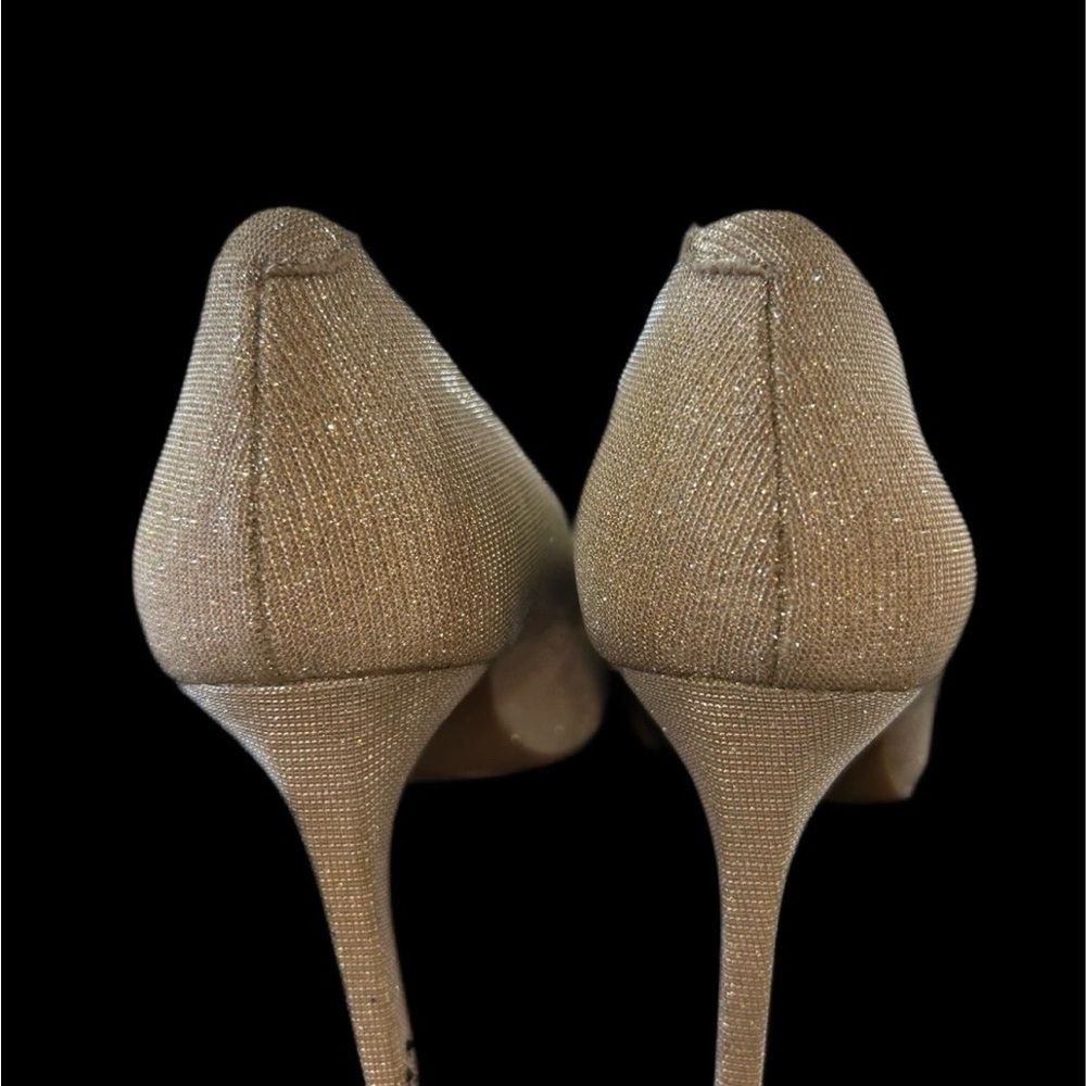 Jennifer Lopez Shimmering Gold Heels - Picture 4 of 8